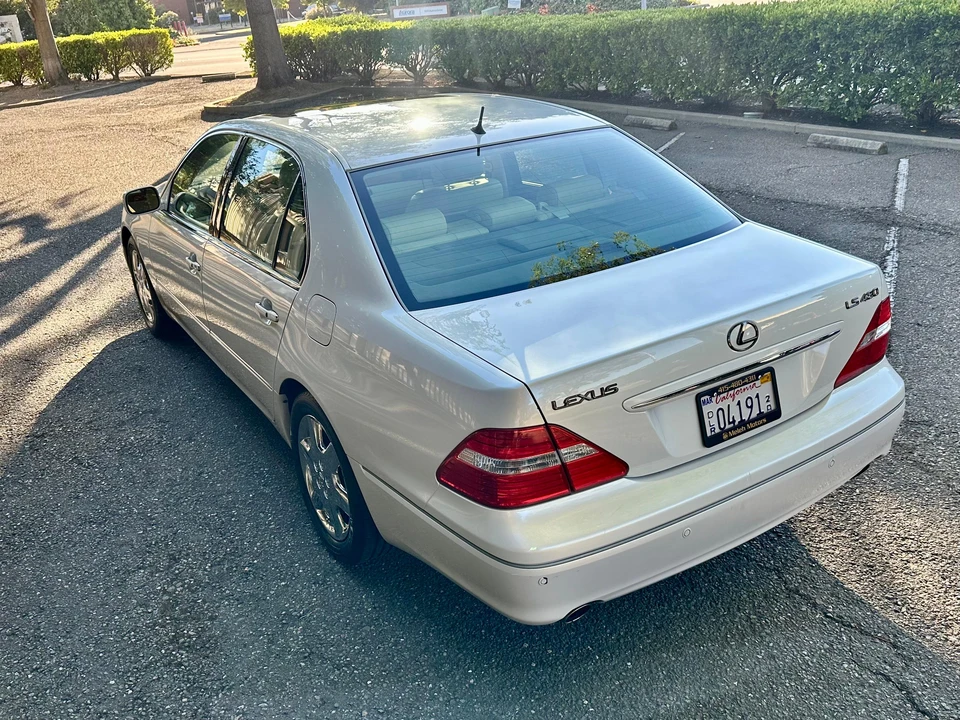 2004 Lexus LS 3rd Gen - Image 23 of 31