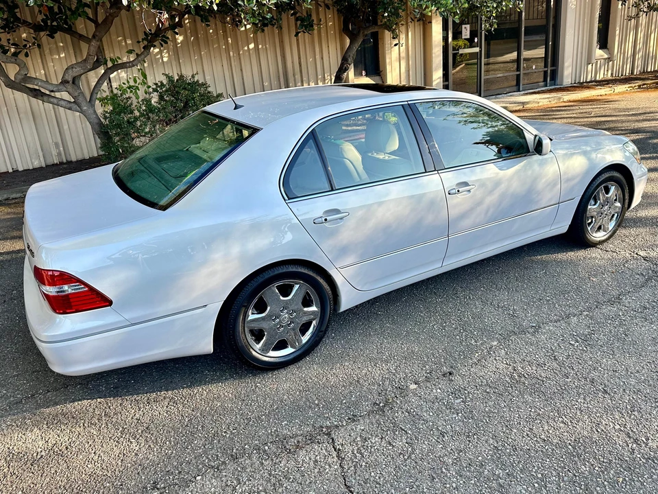 2004 Lexus LS 3rd Gen - Image 29 of 31