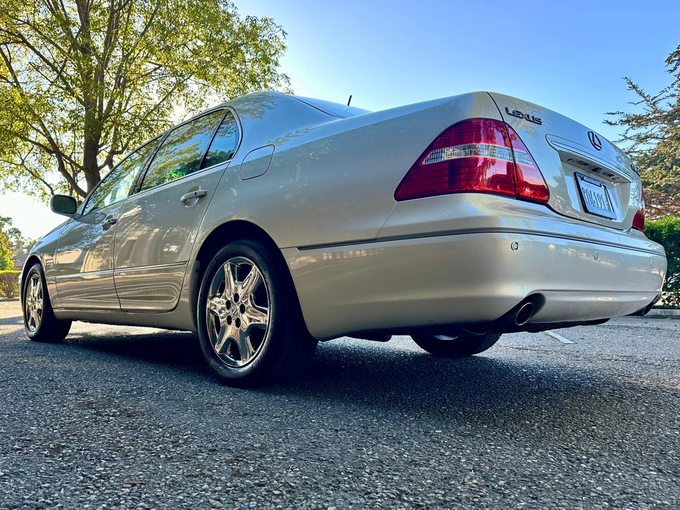 2004 Lexus LS 3rd Gen - Image 20 of 31