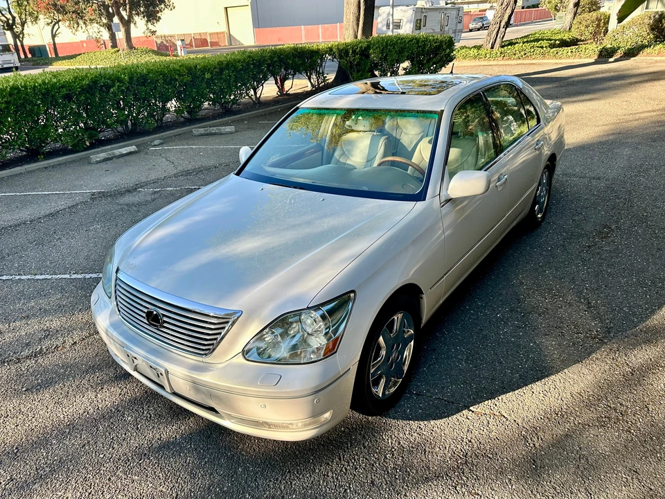 2004 Lexus LS 3rd Gen - Image 11 of 31