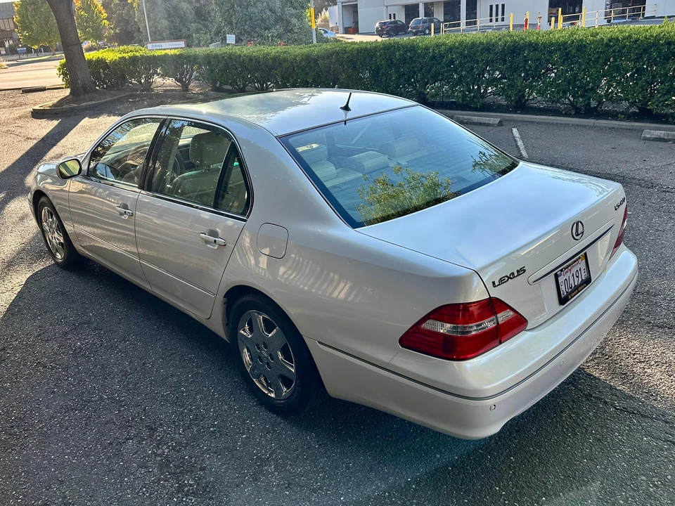 2004 Lexus LS 3rd Gen - Image 18 of 31