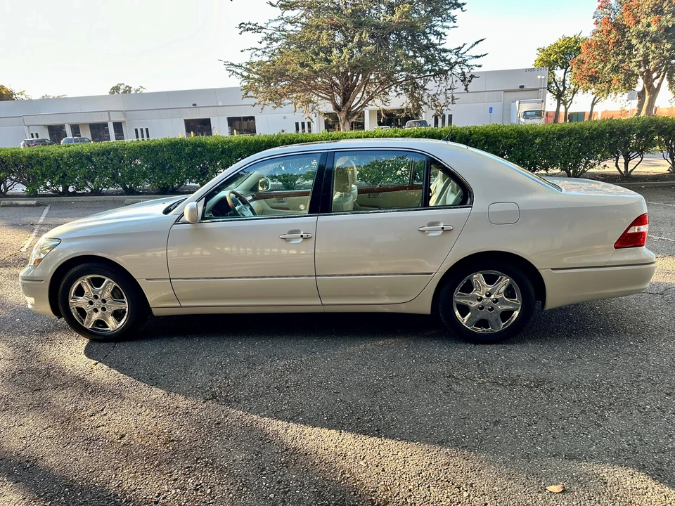 2004 Lexus LS 3rd Gen - Image 17 of 31
