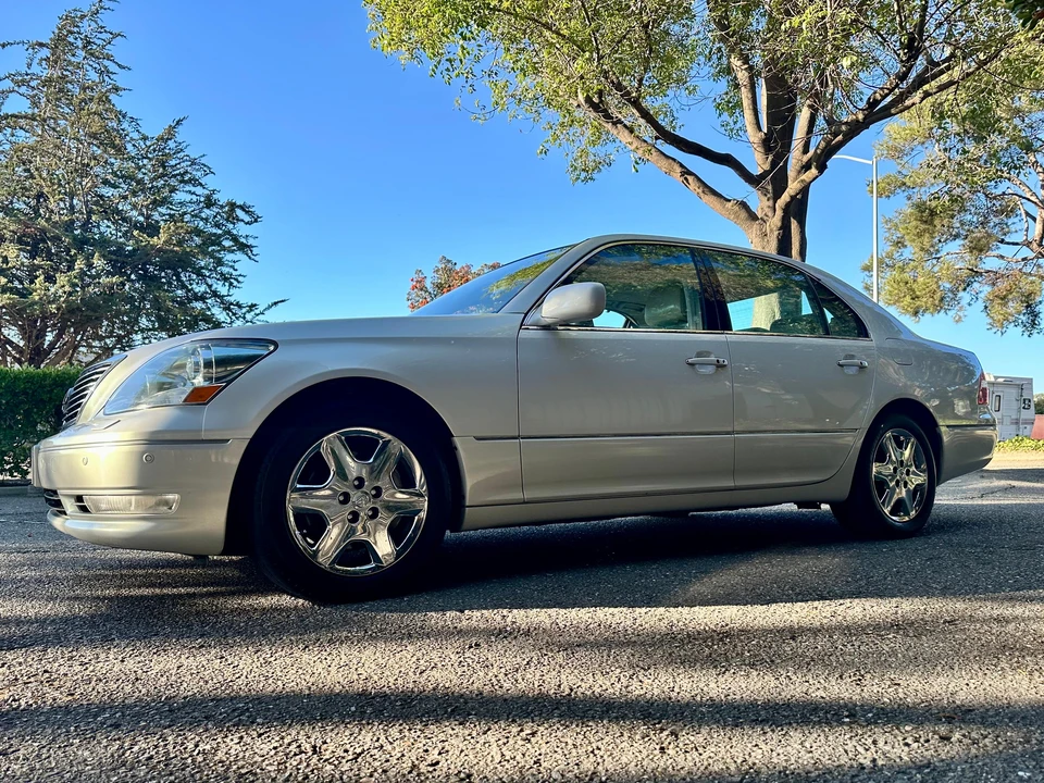 2004 Lexus LS 3rd Gen - Image 15 of 31