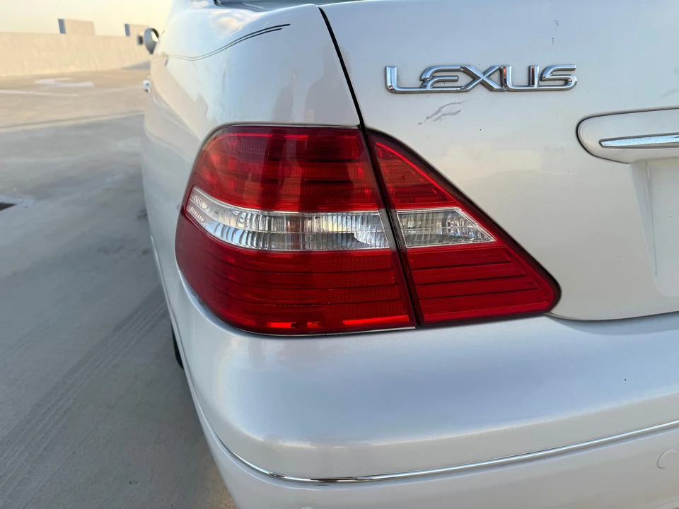 2004 Lexus LS 3rd Gen - Image 21 of 31