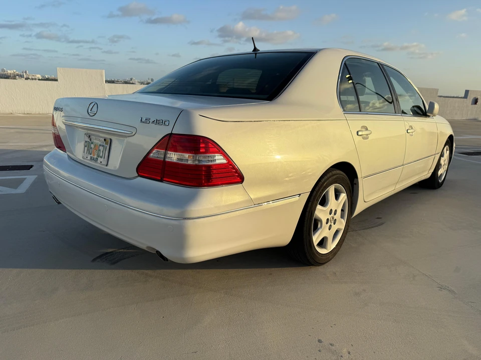 2004 Lexus LS 3rd Gen - Image 13 of 31