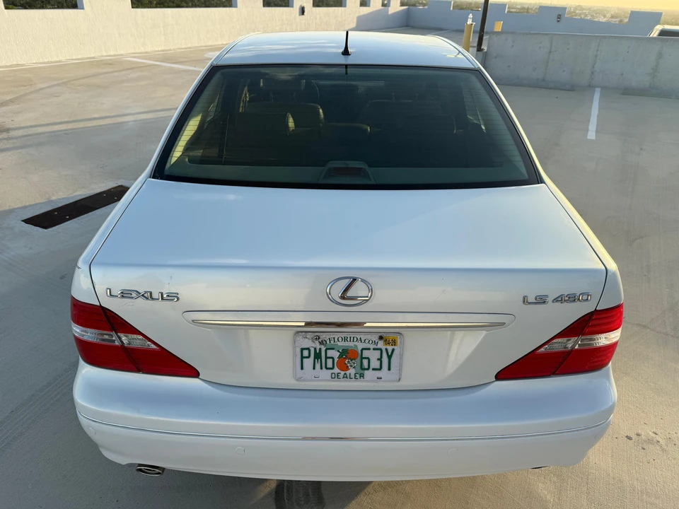 2004 Lexus LS 3rd Gen - Image 11 of 31