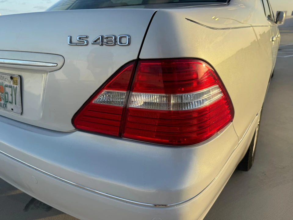2004 Lexus LS 3rd Gen - Image 22 of 31