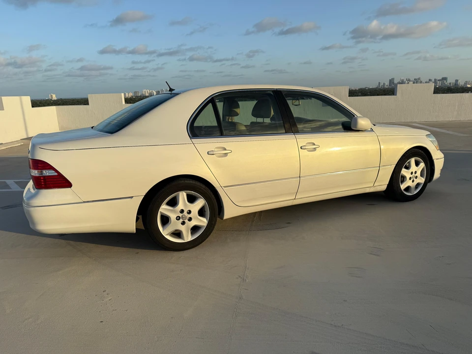 2004 Lexus LS 3rd Gen - Image 14 of 31