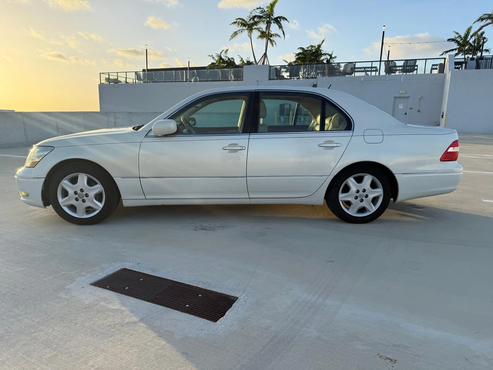 2004 Lexus LS 3rd Gen - Image 7 of 31