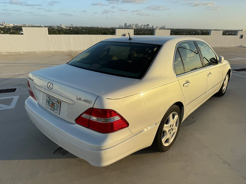 2004 Lexus LS 3rd Gen - Image 12 of 31