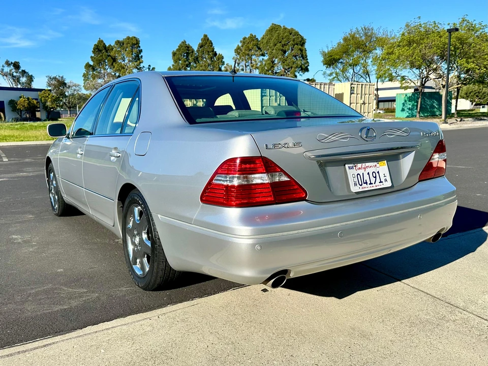 2004 Lexus LS 3rd Gen - Image 21 of 31