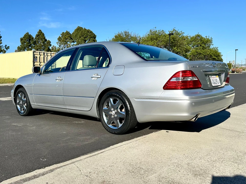 2004 Lexus LS 3rd Gen - Image 19 of 31