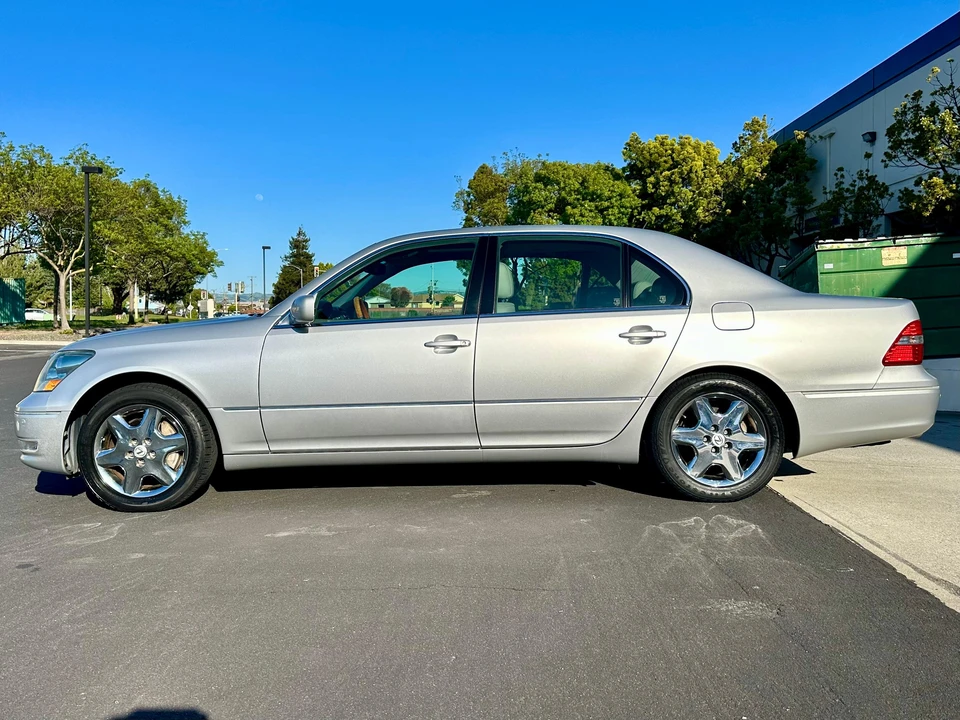 2004 Lexus LS 3rd Gen - Image 18 of 31