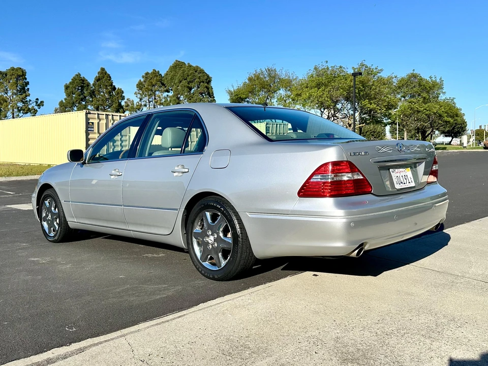 2004 Lexus LS 3rd Gen - Image 20 of 31