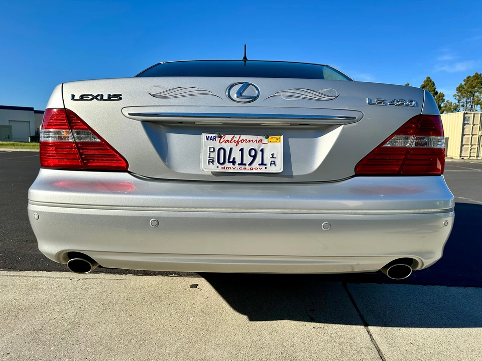 2004 Lexus LS 3rd Gen - Image 25 of 31
