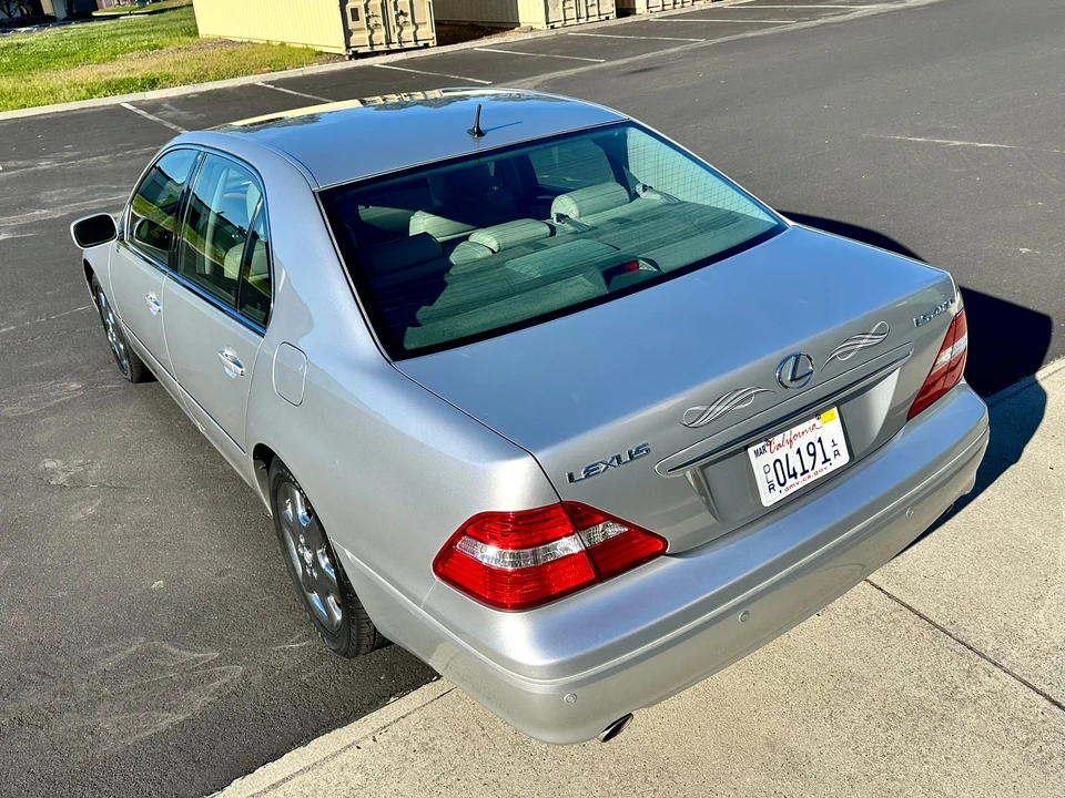 2004 Lexus LS 3rd Gen - Image 23 of 31