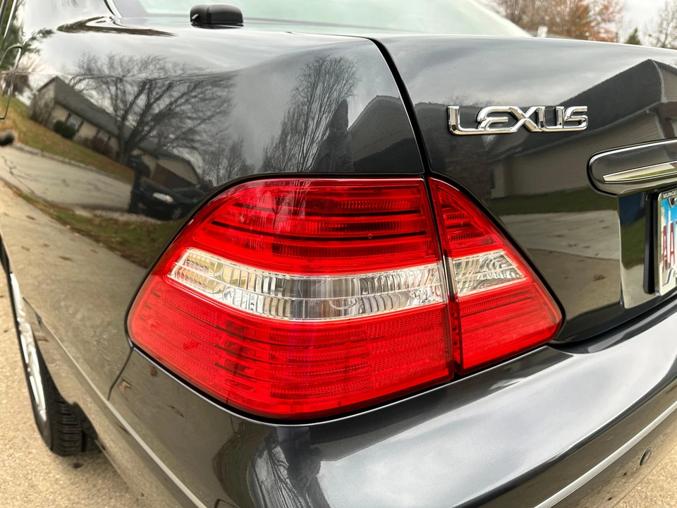 2004 Lexus LS 3rd Gen - Image 21 of 31
