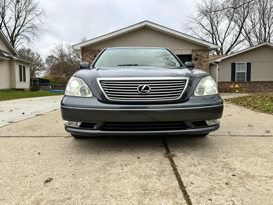 2004 Lexus LS 3rd Gen - Image 7 of 31