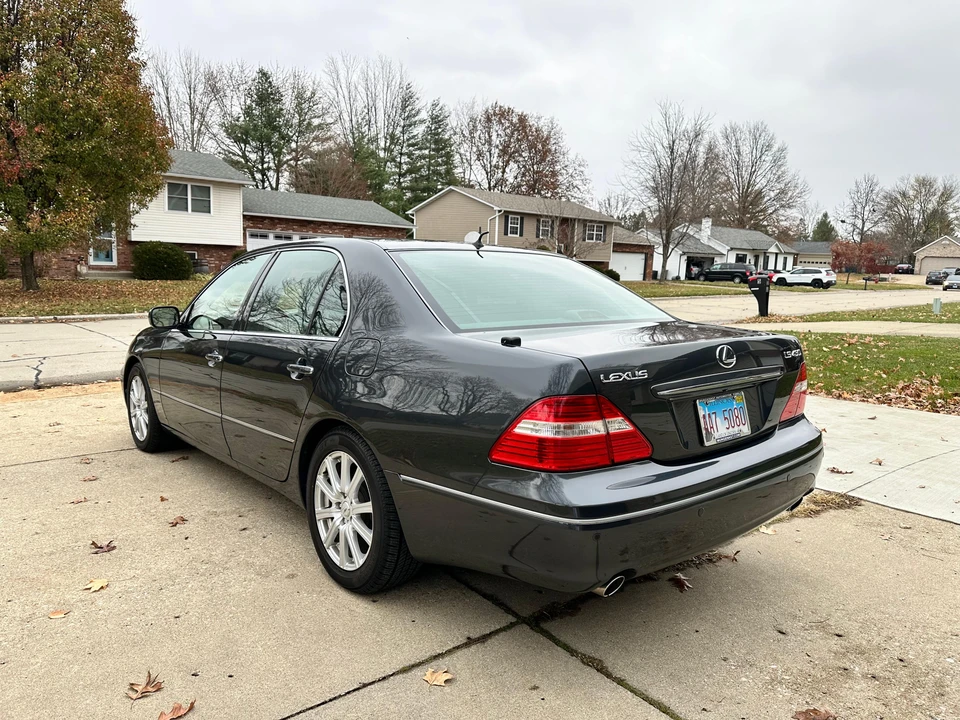 2004 Lexus LS 3rd Gen - Image 10 of 31