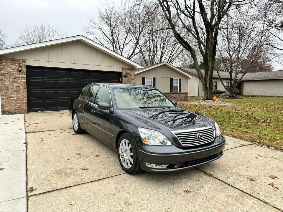 2004 Lexus LS 3rd Gen - Image 13 of 31