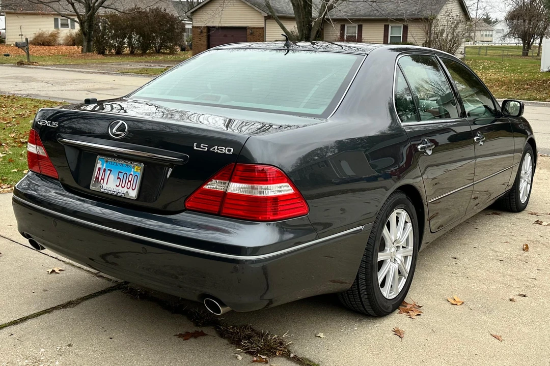 2004 Lexus LS 3rd Gen - Image 4 of 31