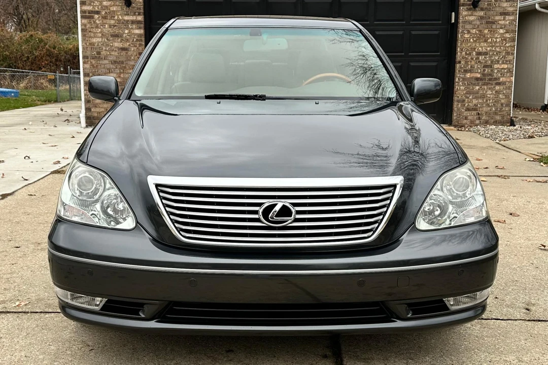2004 Lexus LS 3rd Gen - Image 2 of 31