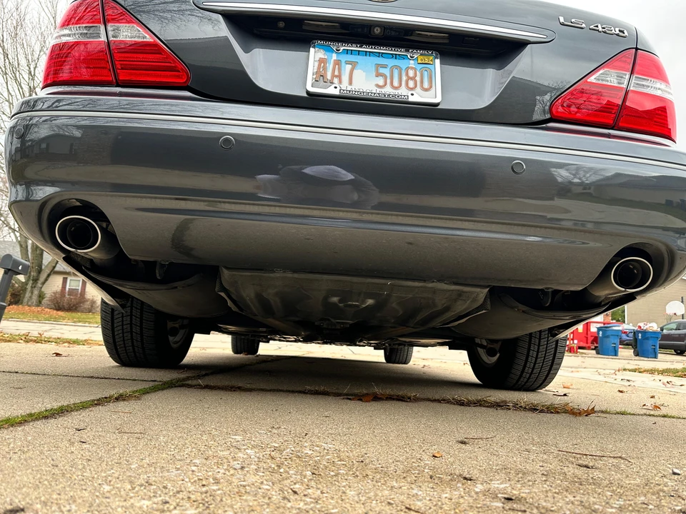 2004 Lexus LS 3rd Gen - Image 23 of 31