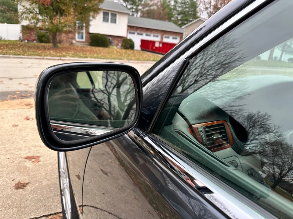 2004 Lexus LS 3rd Gen - Image 19 of 31