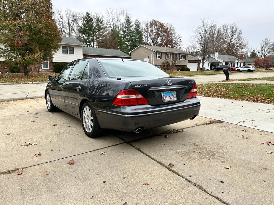 2004 Lexus LS 3rd Gen - Image 11 of 31