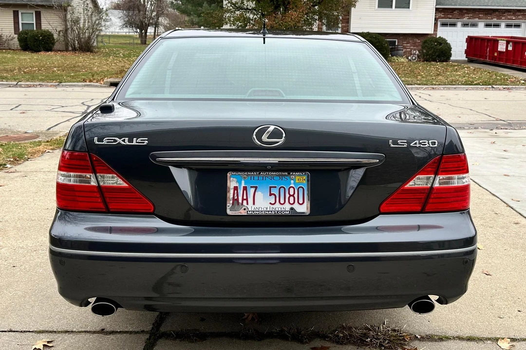 2004 Lexus LS 3rd Gen - Image 5 of 31