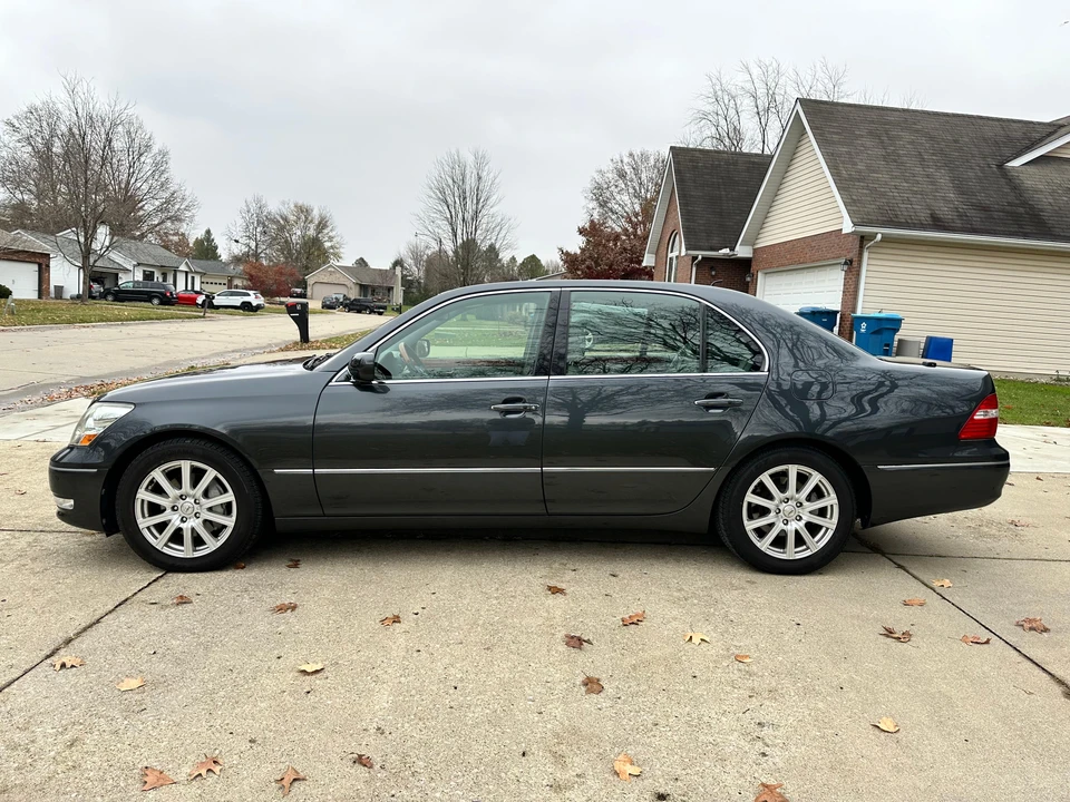 2004 Lexus LS 3rd Gen - Image 9 of 31