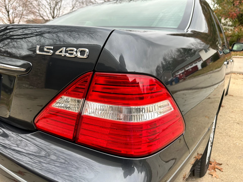 2004 Lexus LS 3rd Gen - Image 25 of 31