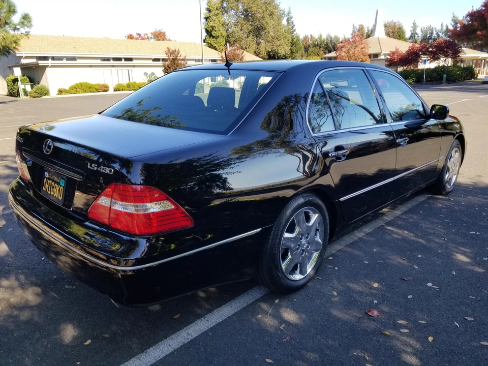 2004 Lexus LS 3rd Gen - Image 13 of 21