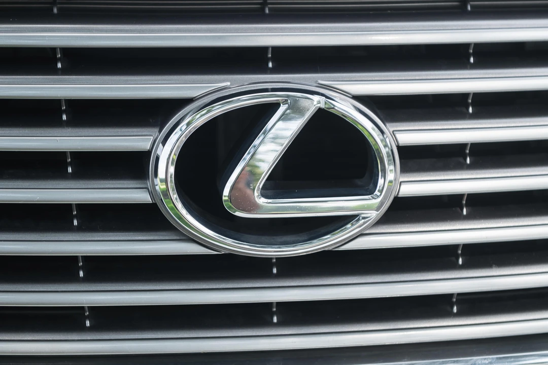 2004 Lexus LS 3rd Gen - Image 22 of 31