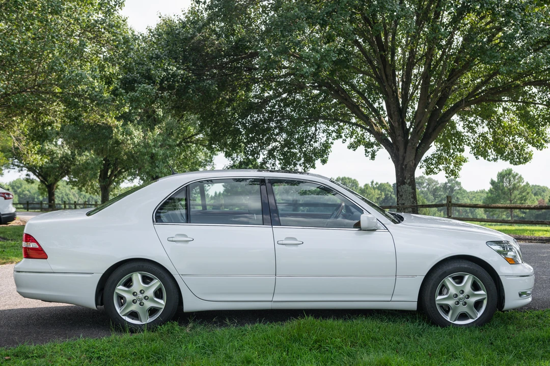 2004 Lexus LS 3rd Gen - Image 14 of 31