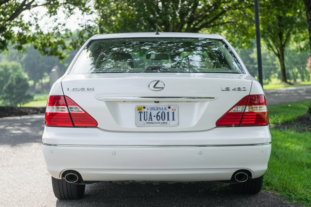 2004 Lexus LS 3rd Gen - Image 11 of 31
