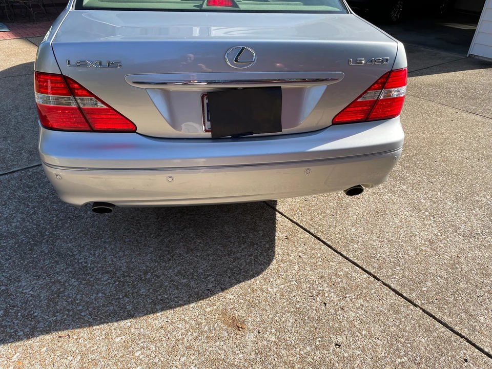 2004 Lexus LS 3rd Gen - Image 22 of 31