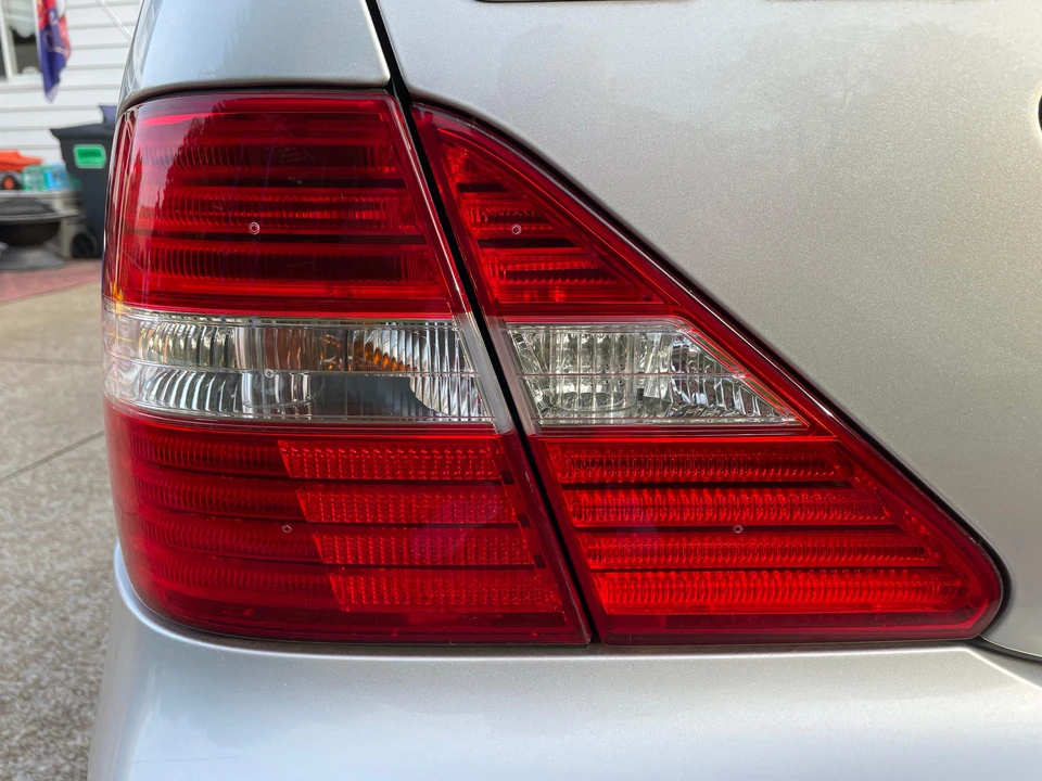 2004 Lexus LS 3rd Gen - Image 21 of 31