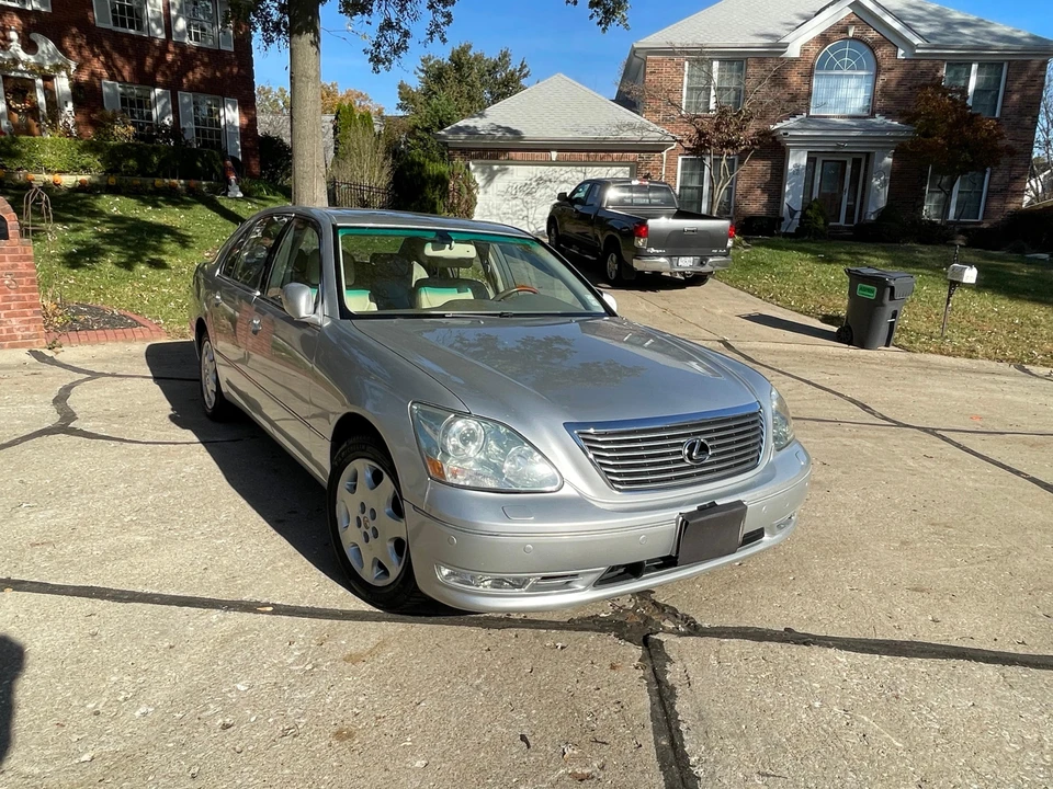 2004 Lexus LS 3rd Gen - Image 10 of 31