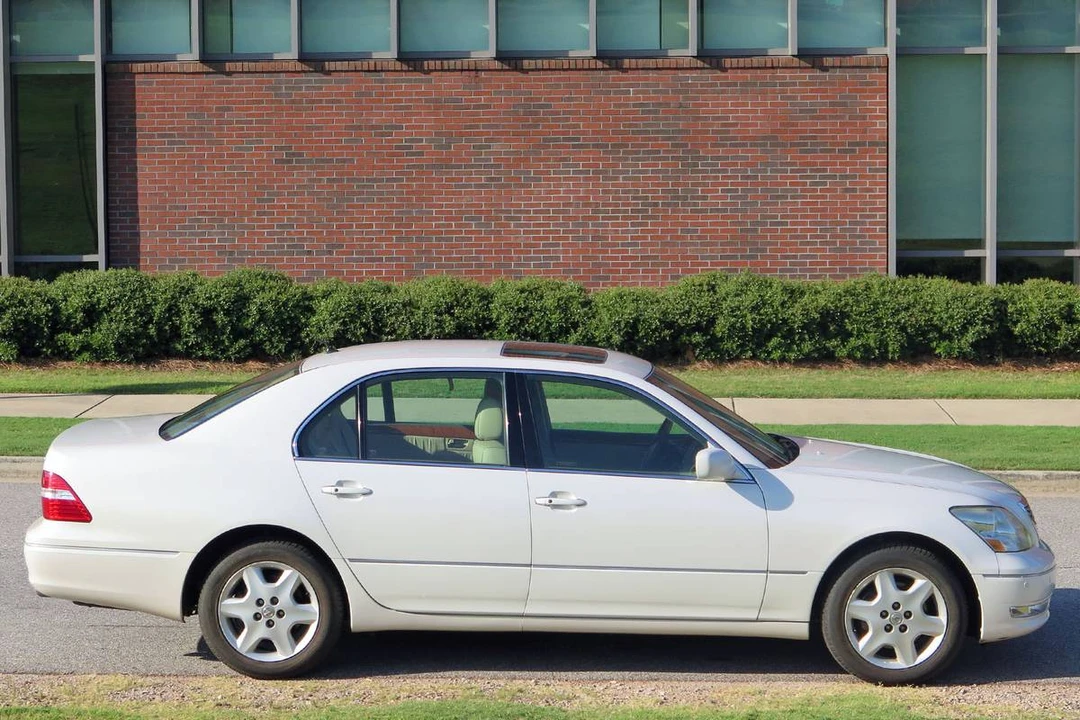 2004 Lexus LS 3rd Gen - Image 4 of 16