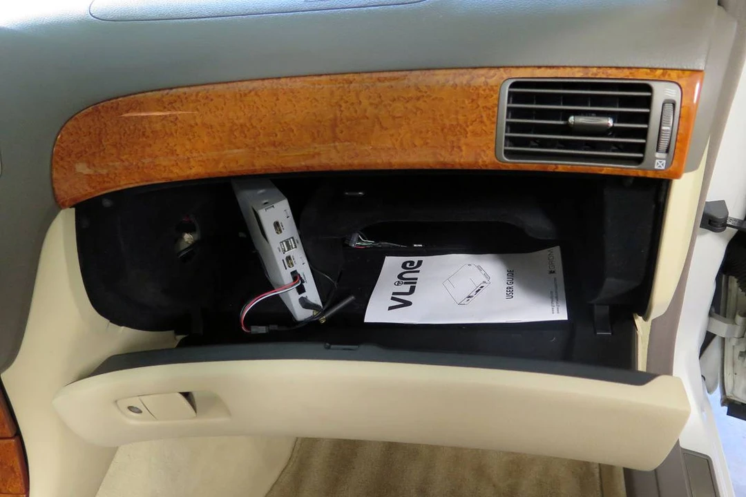 2004 Lexus LS 3rd Gen - Image 13 of 16