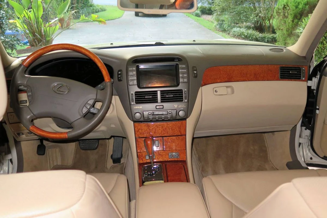2004 Lexus LS 3rd Gen - Image 11 of 16