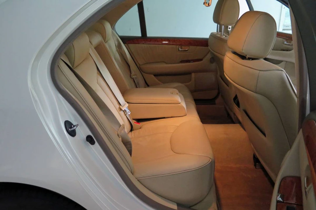 2004 Lexus LS 3rd Gen - Image 12 of 16