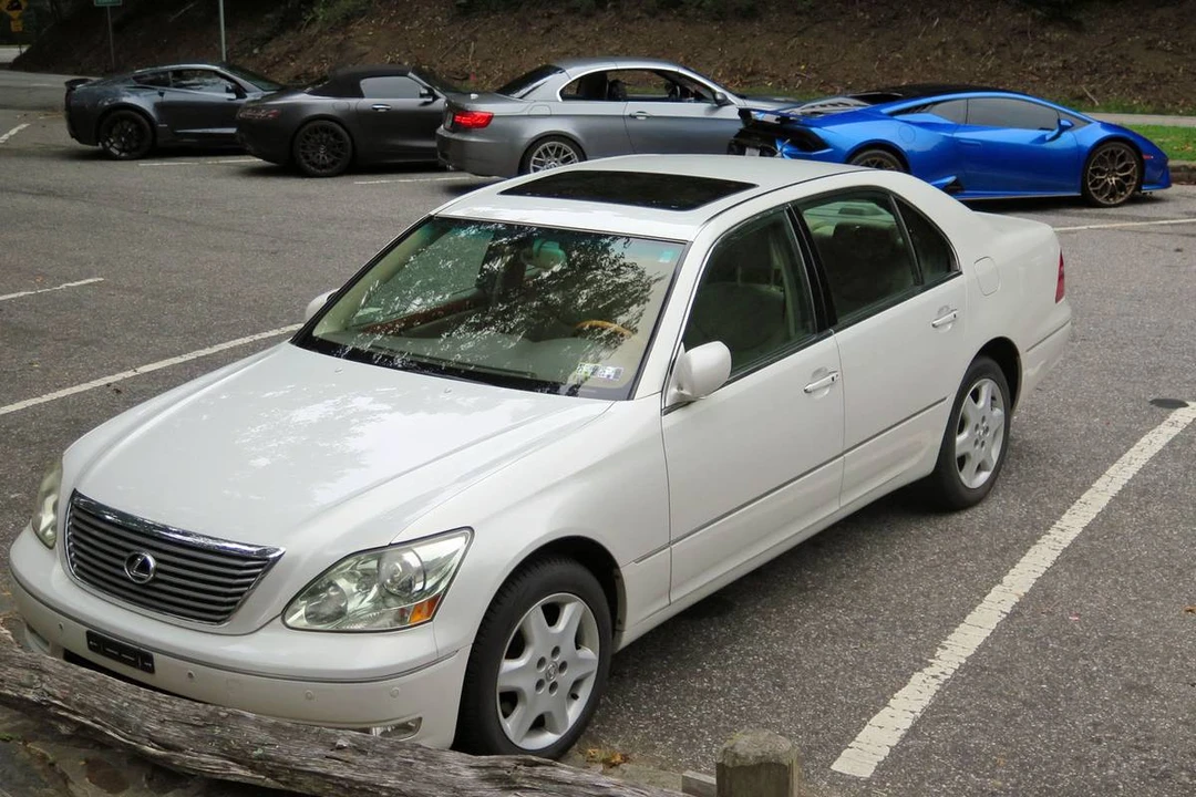 2004 Lexus LS 3rd Gen - Image 6 of 16