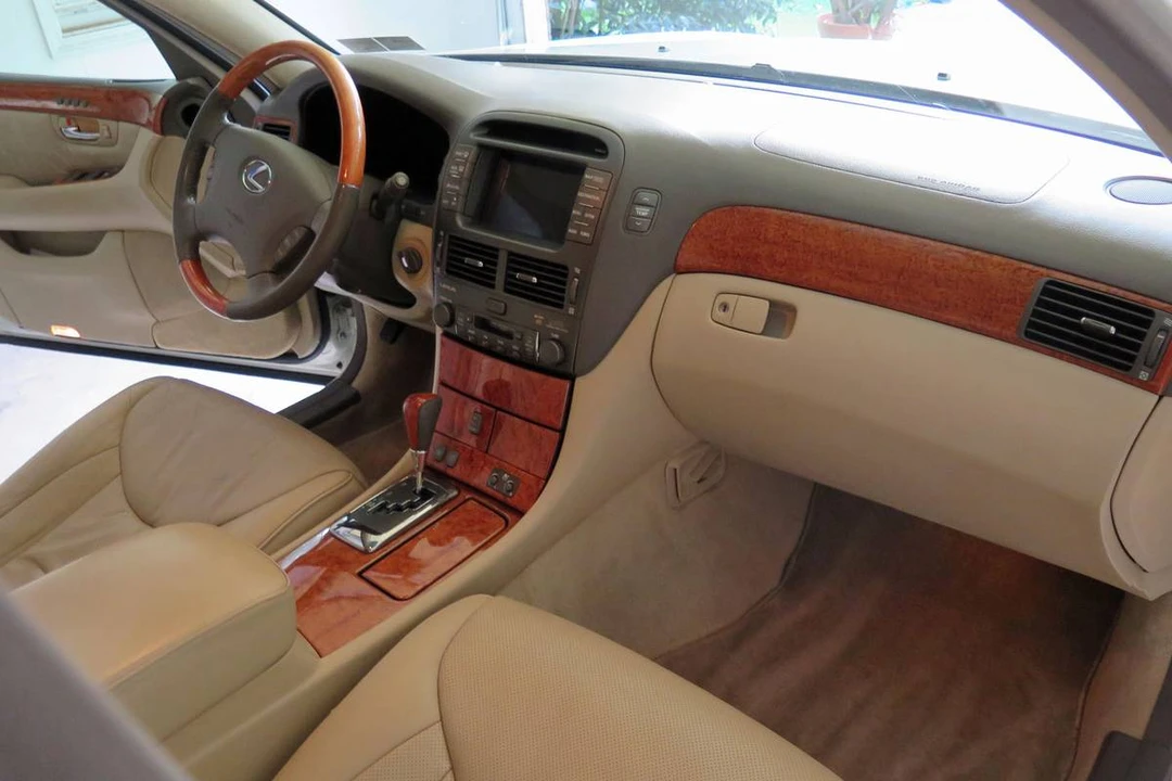 2004 Lexus LS 3rd Gen - Image 7 of 16