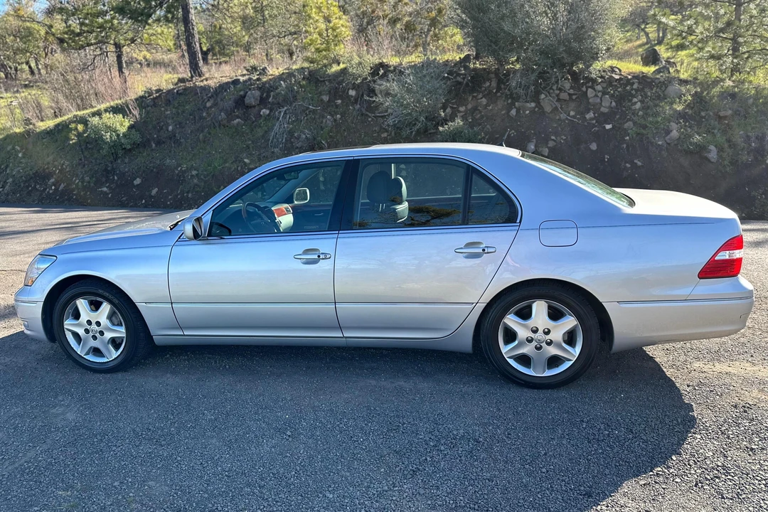 2004 Lexus LS 3rd Gen - Image 3 of 31