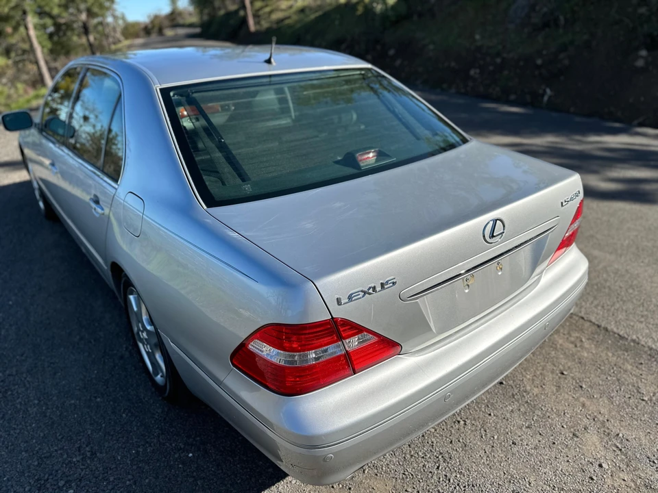 2004 Lexus LS 3rd Gen - Image 19 of 31