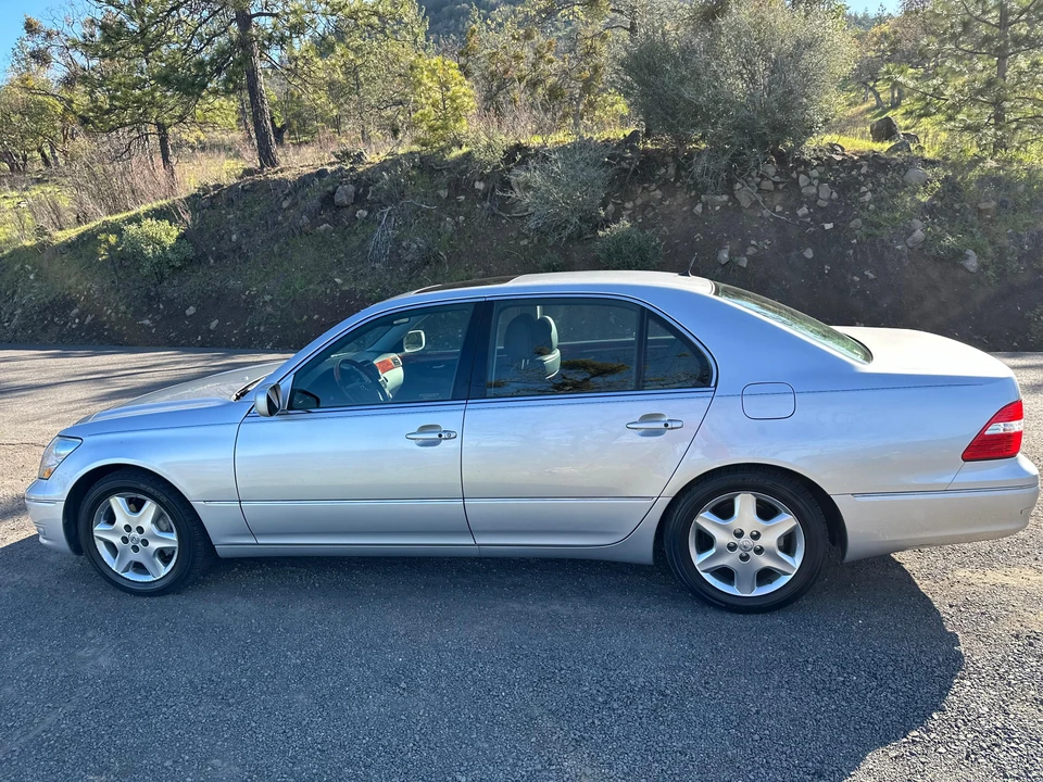 2004 Lexus LS 3rd Gen - Image 14 of 31