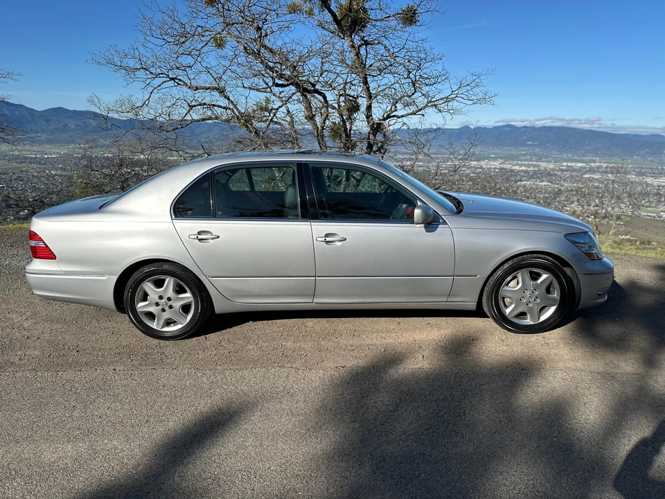 2004 Lexus LS 3rd Gen - Image 24 of 31