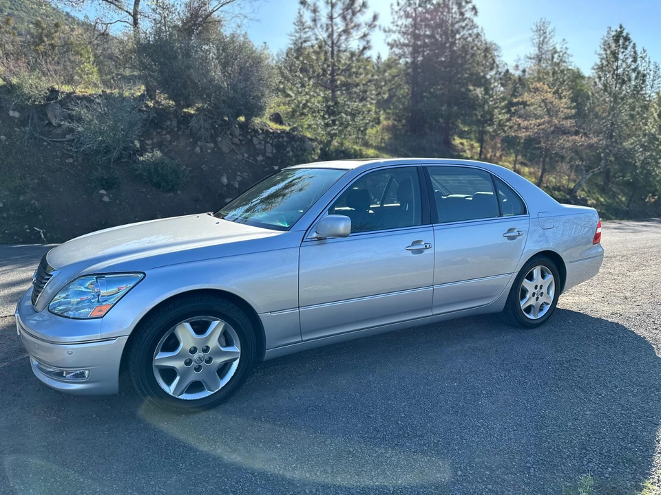 2004 Lexus LS 3rd Gen - Image 13 of 31